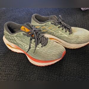 Mizuno Athletic Shoes in Green and Orange